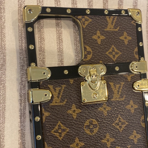 I phone 11 case - Picture 2 of 5